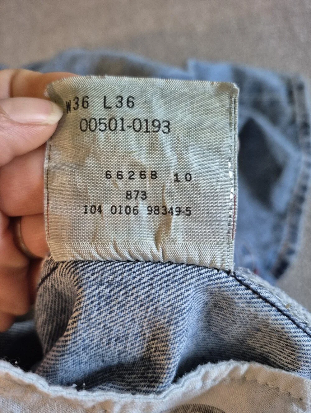 Vintage 501 Levi's 36x36 Mens 5 Button Light Wash Classic, light wear on bottom